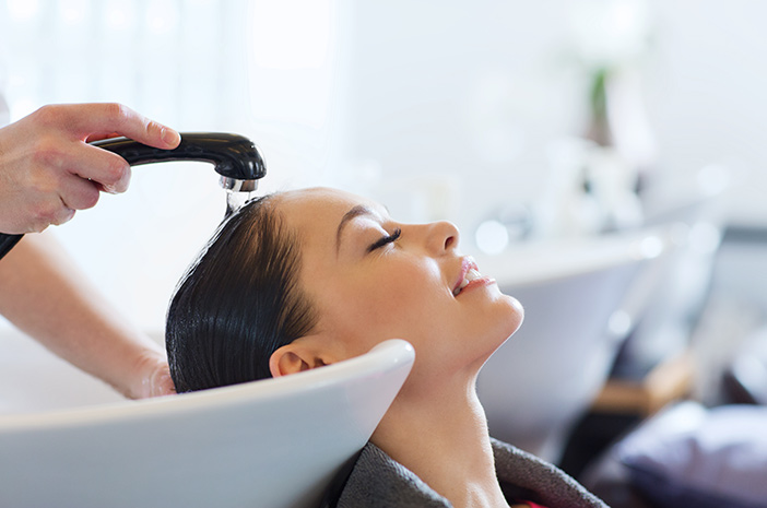 Senyum Cerah di Jantung Kesugihan: RA Salon Kesugihan, Tempat Kesehatan & Kecantikan yang Menghargai Anda